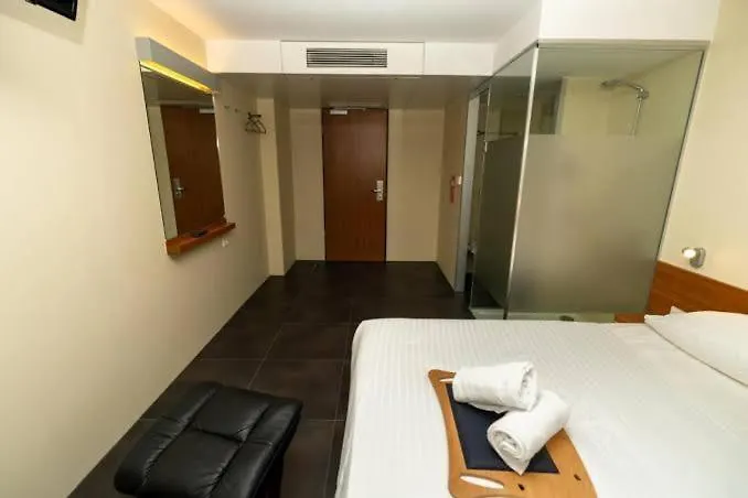 Duesseldorfer Hof 3*